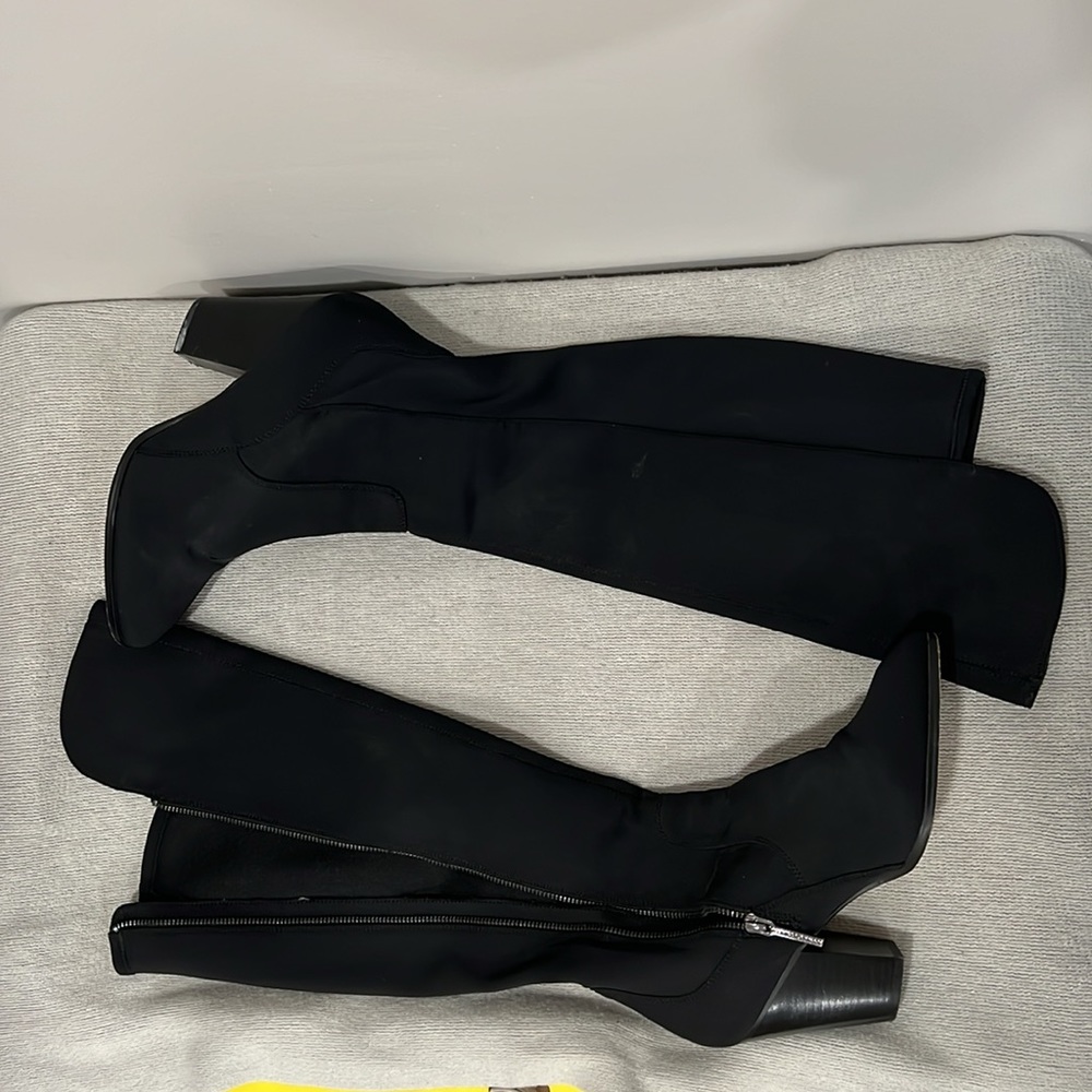 Black boots - Picture 2 of 2
